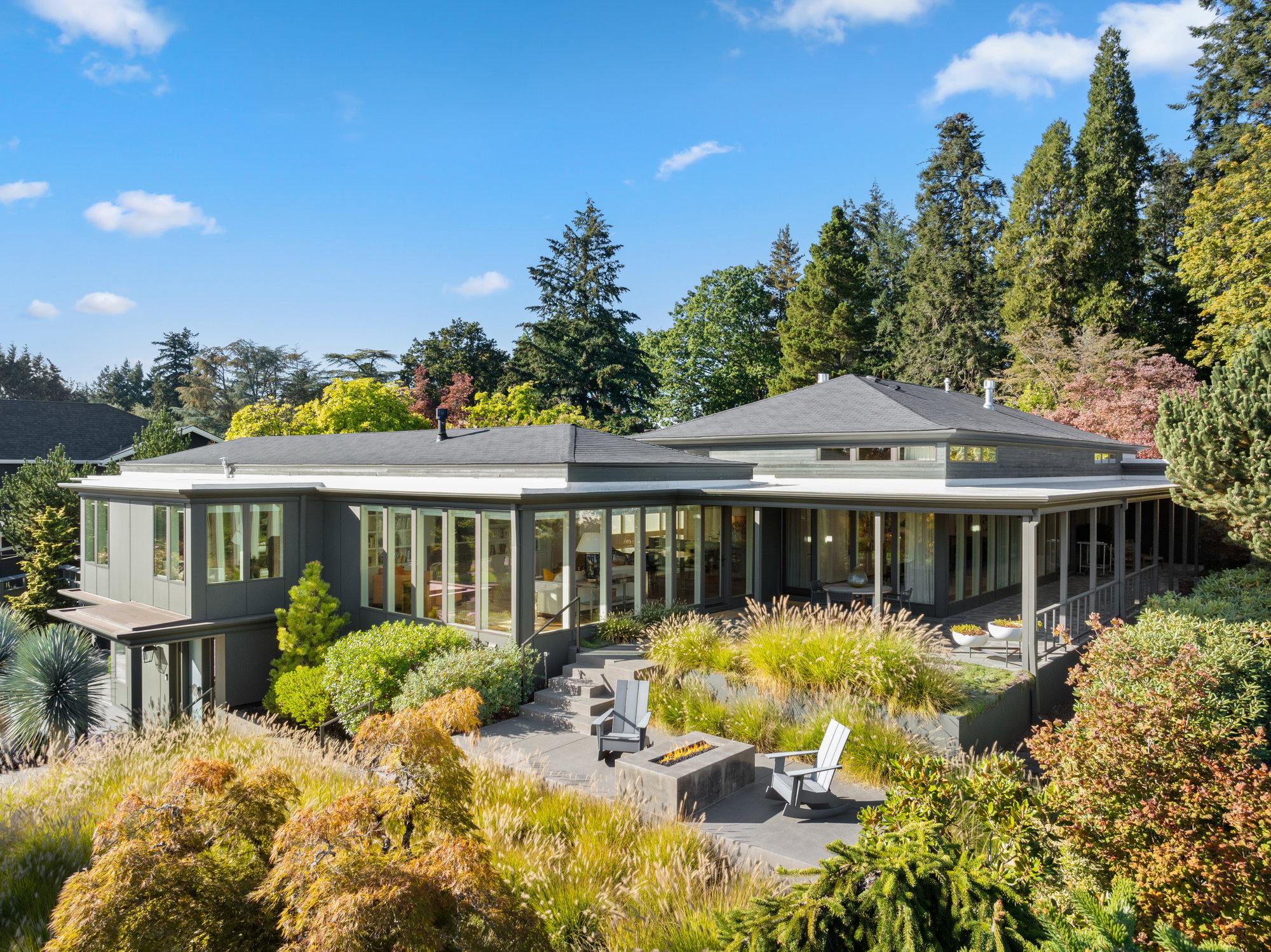 Property Watch: A Magazine-Cover House with a Showstopping Backyard Property Watch: A Magazine-Cover House with a Showstopping Backyard