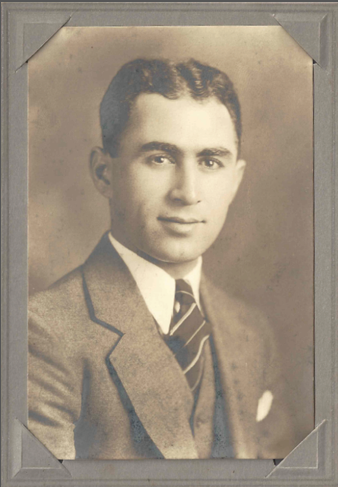 Granddad   1935 kuhd48