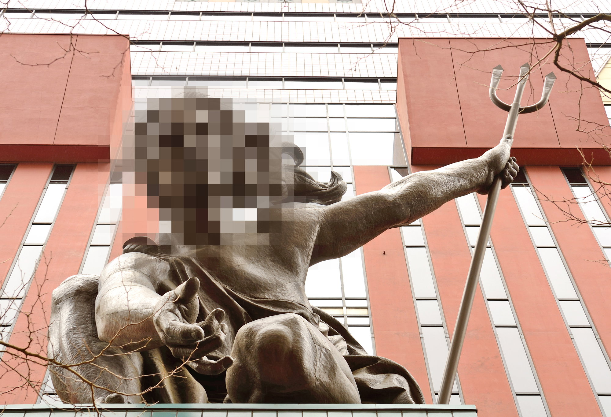 A Big Whoop-Whoop for the <i>Portlandia</i> Statue A Big Whoop-Whoop for the <i>Portlandia</i> Statue