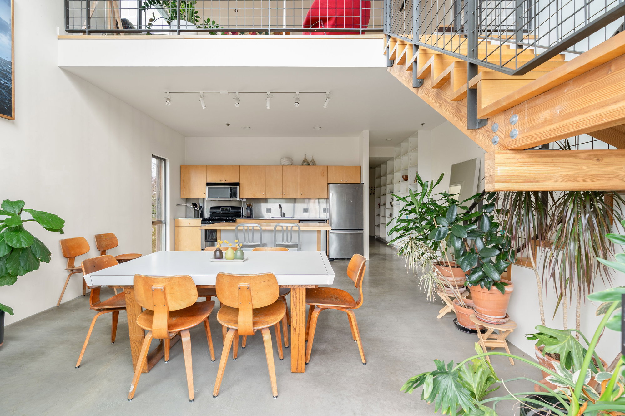 Property Watch: An Airy Loft That Predates Division’s Glow-Up Property Watch: An Airy Loft That Predates Division’s Glow-Up