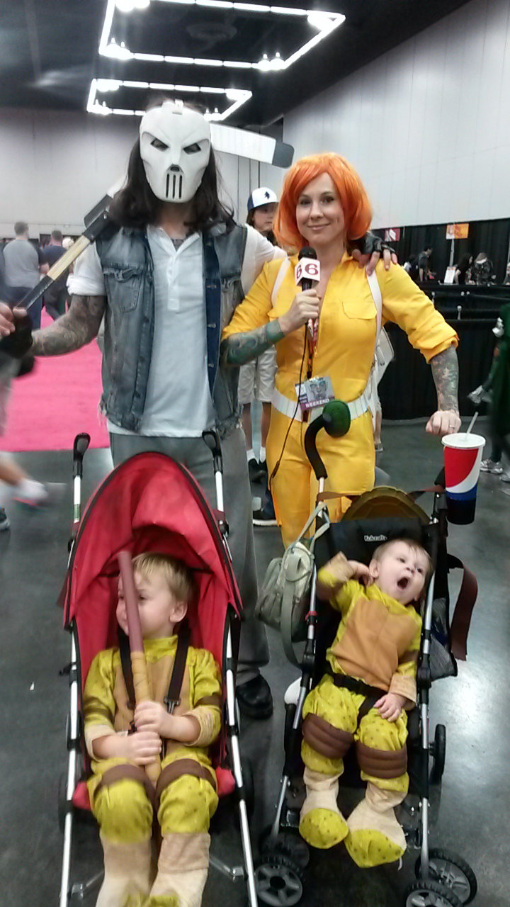 If ever there was an appropriate use of #squadgoals, this is it. Derek and Mindy dressed as Casey Jones and April O’Neil (respectively), and their two boys as Ninja Turtles.