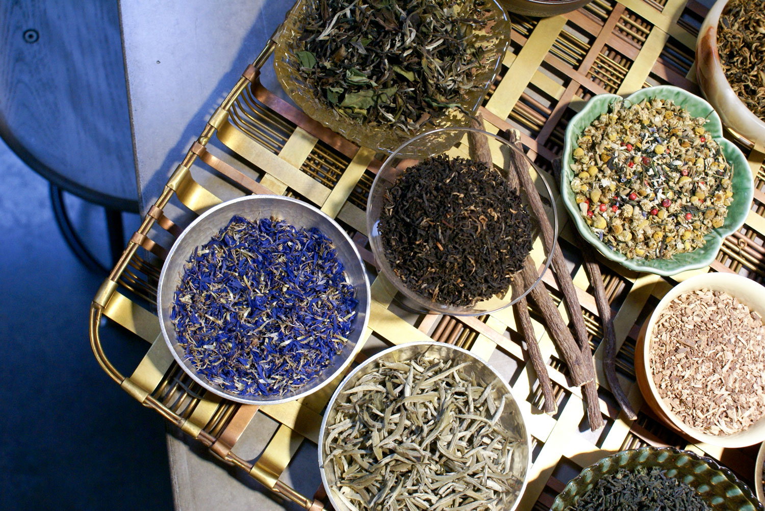 A collection of leaves, flowers and barks on display prior to mixing. Photo: Emma Mannheimer