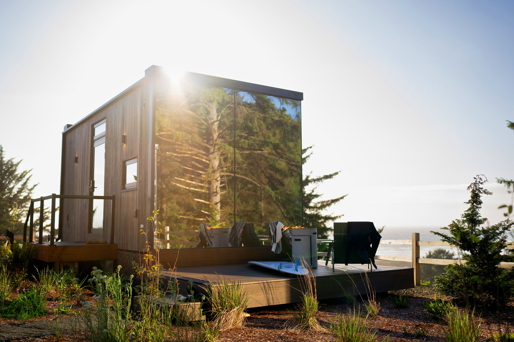 What’s the Deal With Those Mirror Cabins All Over Airbnb? What’s the Deal With Those Mirror Cabins All Over Airbnb?